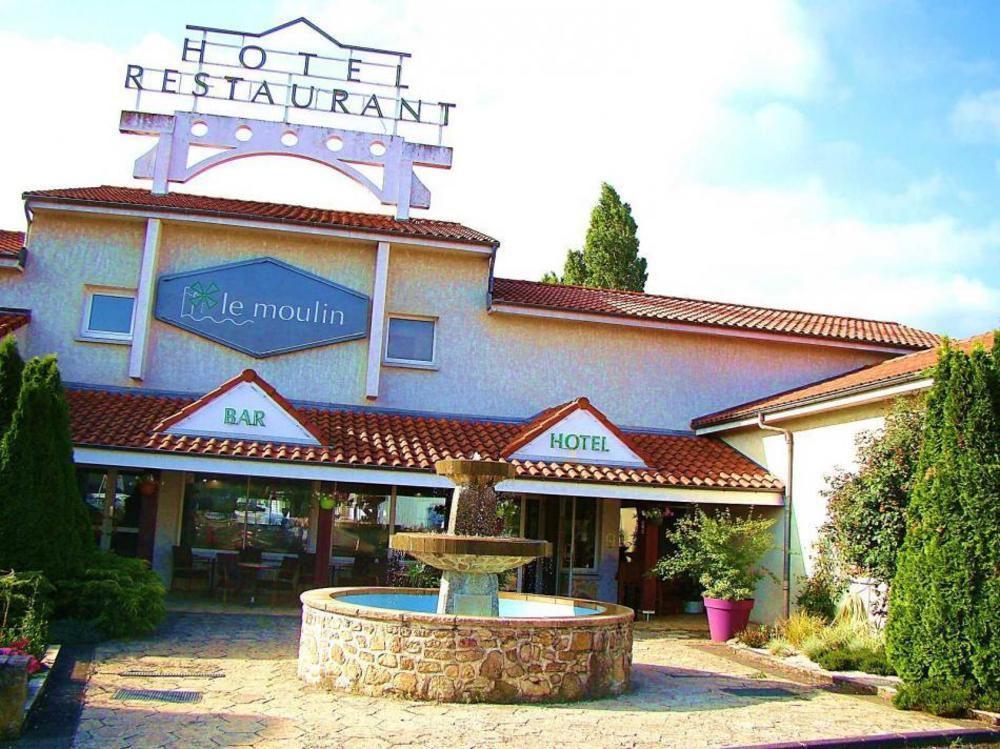 Logis Hotel Le Moulin Des Gardelles Riom Esterno foto